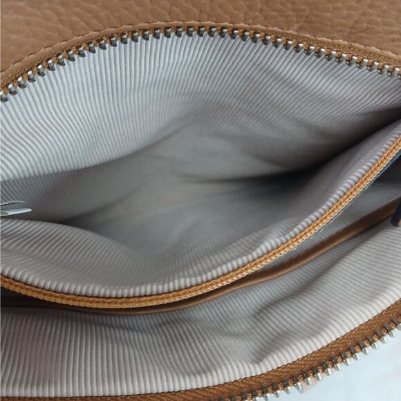 Radley London Wilton Way Casual Medium Leather Zip top Crossbody Bag - Picture 6 of 7